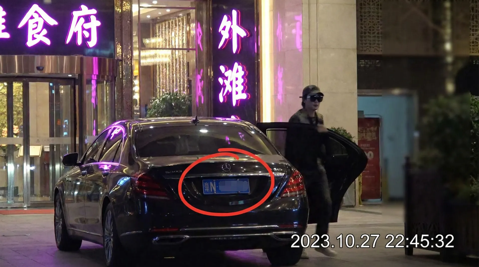 k体育注册送68平台app - 豪车餐厅外偷拍